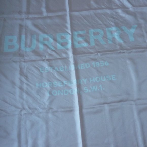 [[[BURBERRY]]] 'Inverse' Branded Text Square Scarf - Picture 3 of 8